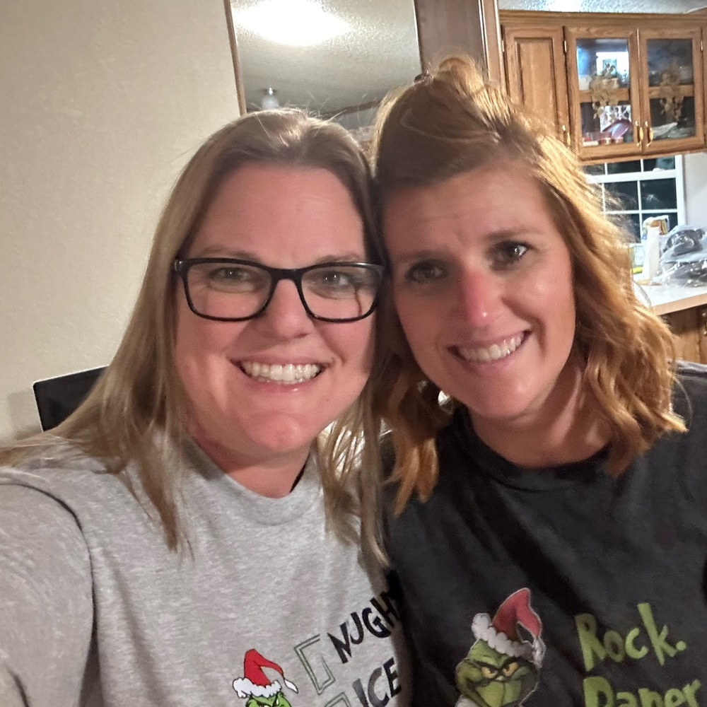 Meet your Poshers, Ashley and Kelli